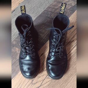 Dr. Martens Luana Black Leather Boots EUC